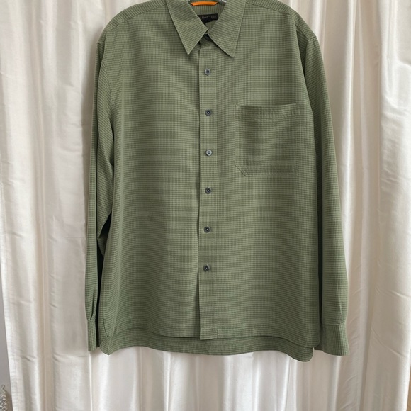 ROYAL ROBBINS shirt w HIKER ON THE BACK. Large - Picture 4 of 16